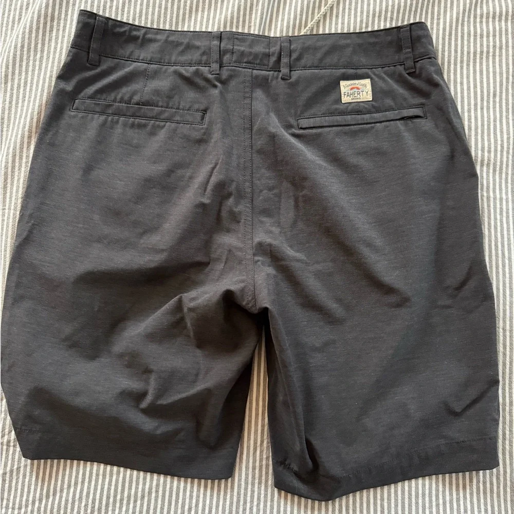 Faherty Men's Dark Charcoal Flat-Front Performance Shorts